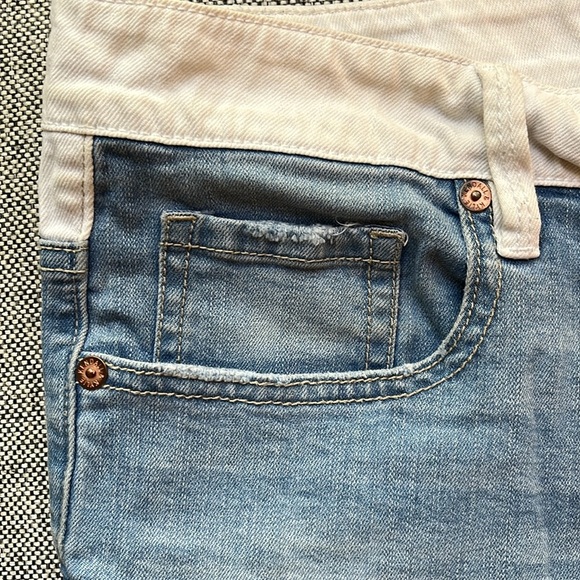 🤍 Vintage Kendal and Kylie Distressed Denim White High Rise Shorts , Size: 11 - Picture 4 of 12